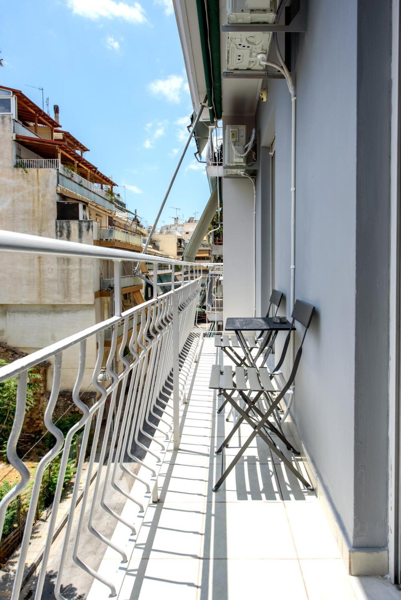 Spacious And Modern One Bedroom Apartment Афины Экстерьер фото